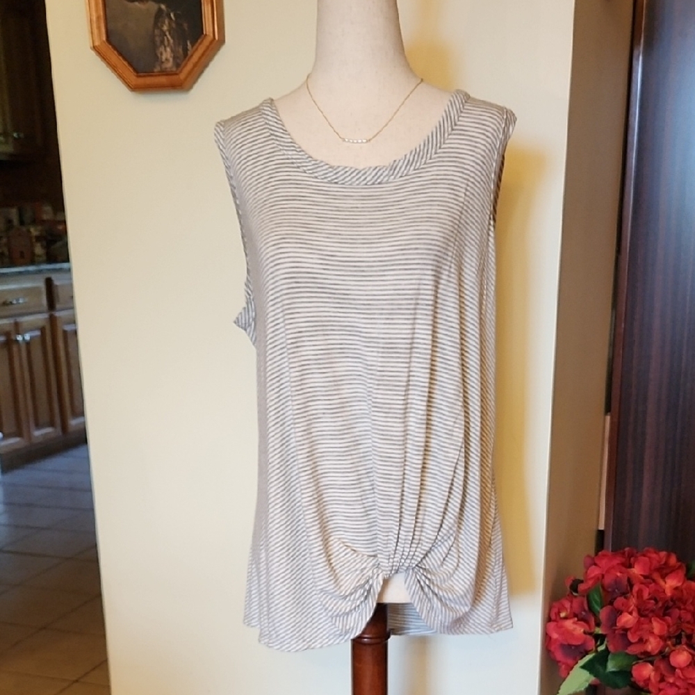 Nine Britton Gray Tie Front Sleeveless Tank, Size XL